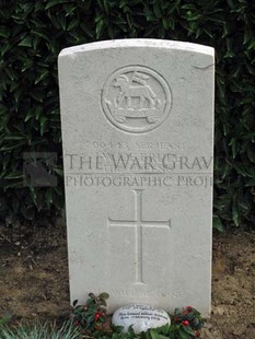 LA LAITERIE MILITARY CEMETERY - DE BRULE, J W